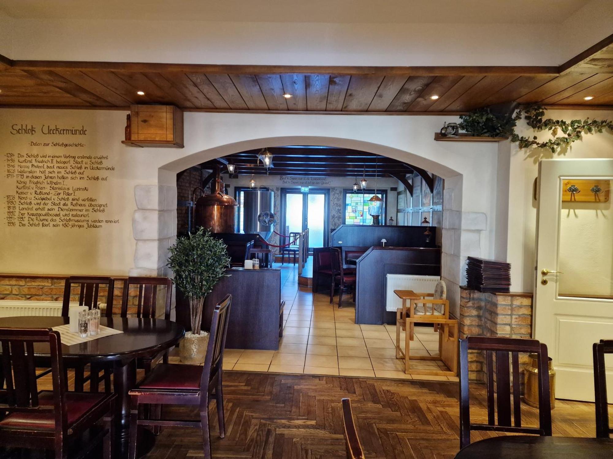 Hotel Am Markt & Brauhaus Stadtkrug Ueckermünde Extérieur photo