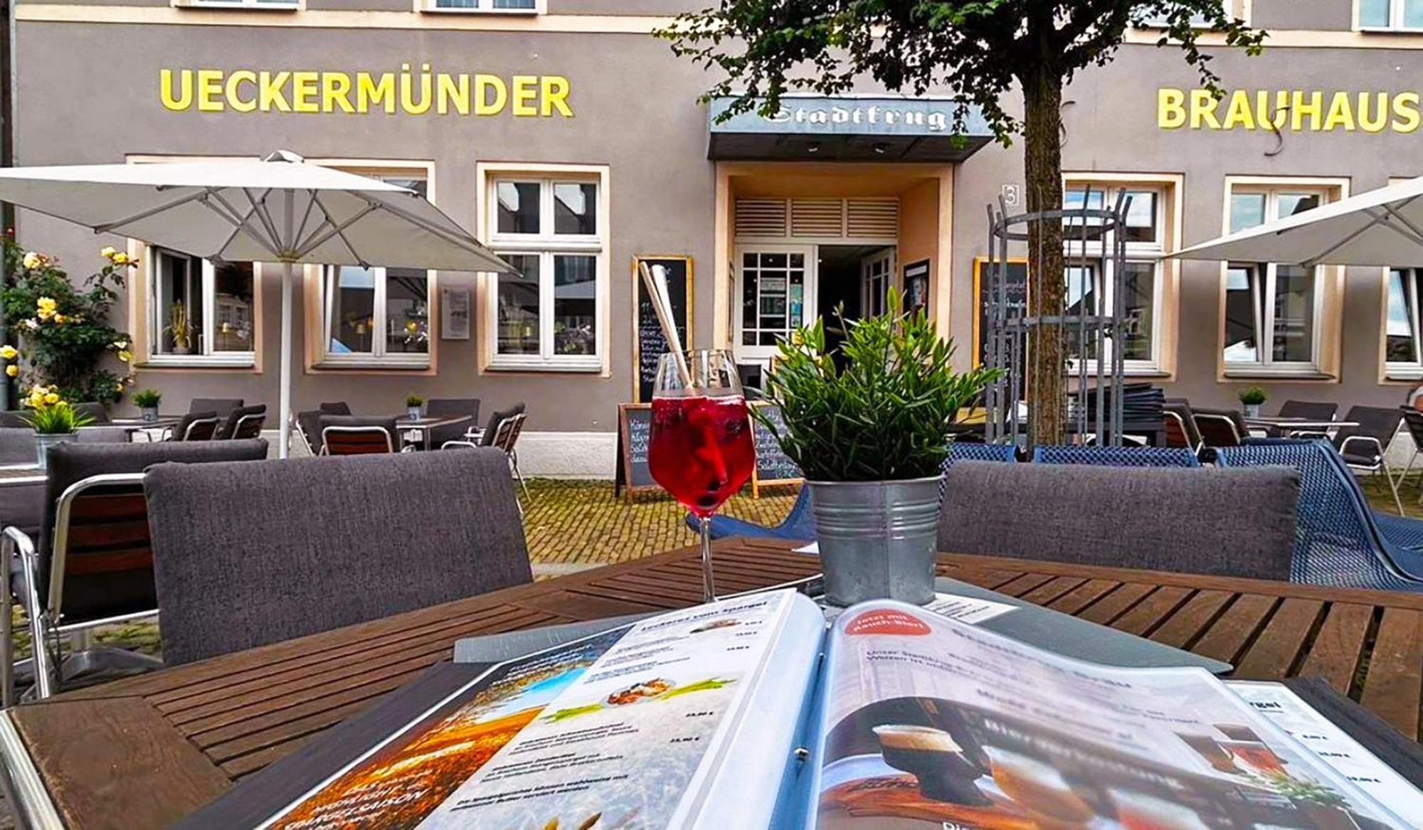 Hotel Am Markt & Brauhaus Stadtkrug Ueckermünde Extérieur photo